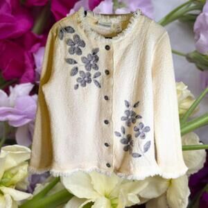 Alfred Dunner med long sleeve button up 100 wool lavender & cream spring sweater